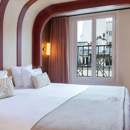 Sacha Hotel
