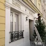 Hotel Sacha